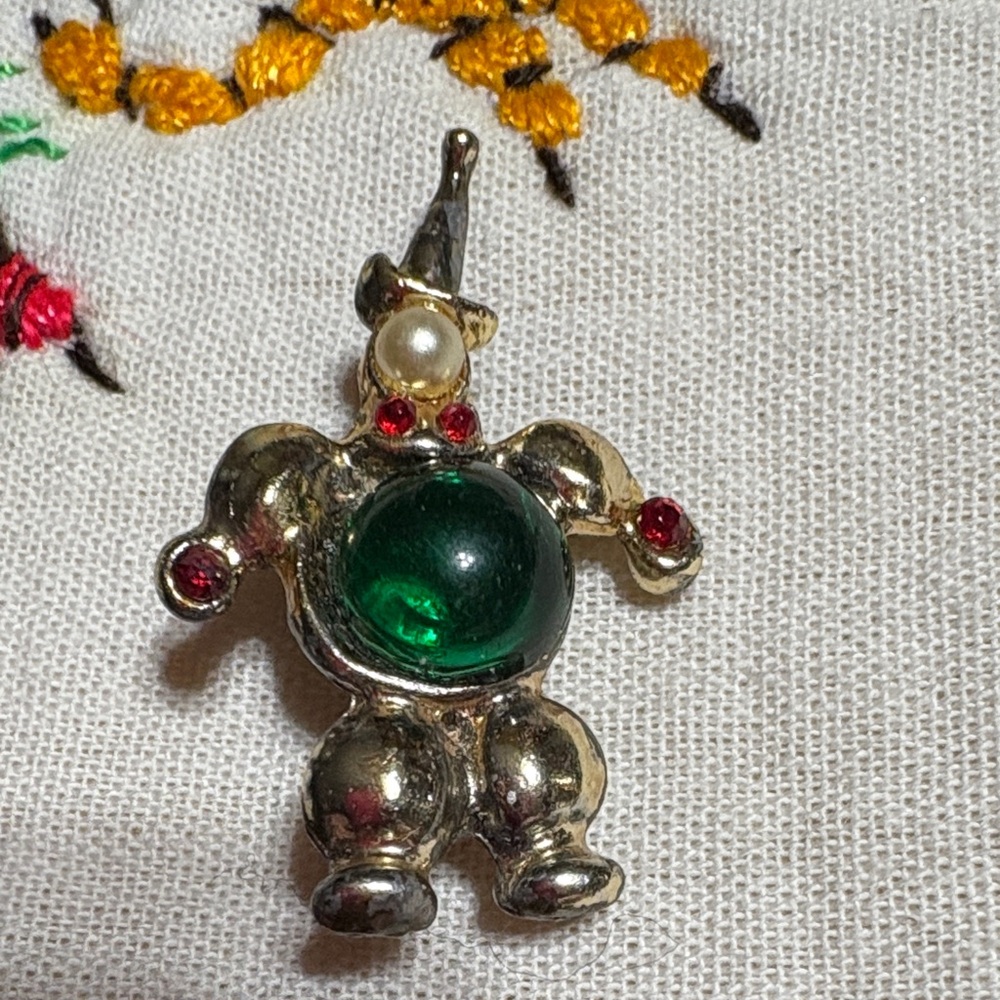 Vintage Clown Brooch with Green Gem - Picture 1 of 2